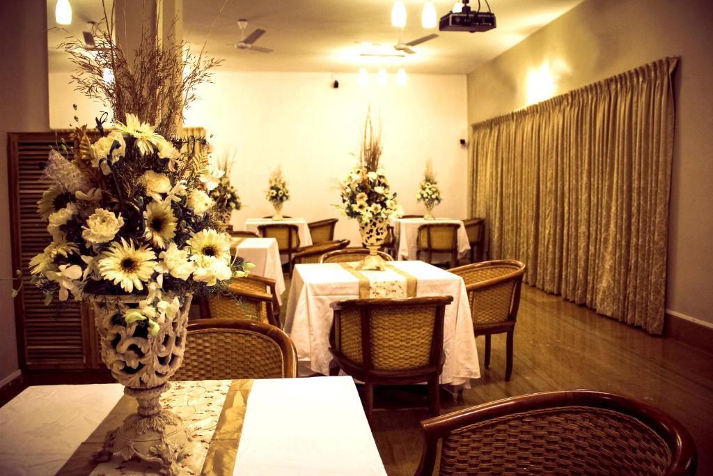 Hanu Reddy Residences Poes Garden Country house *