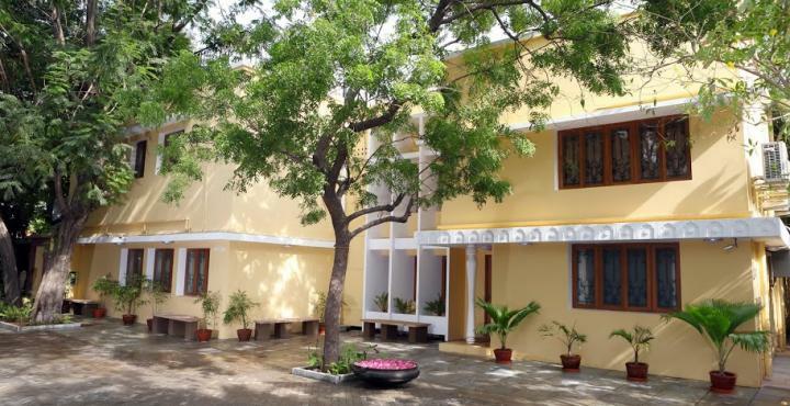 Hanu Reddy Residences Poes Garden *